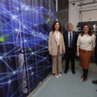 Visita de la consejera González Corral al supercomputador, Universidad de León.