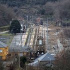 Torre del Bierzo, aniversario del accidente de tren en 1944, entrada a la estacion, al fondo donde la caseta roja era el lugar donde estaba el túnel donde ocurrió el accidente