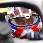 El piloto neerlandés Max Verstappen, de Red Bull Racing, se prepara antes del Gran Premio de China de Fórmula uno, en Shanghai, China. EFE/EPA/ALEX PLAVEVSKI