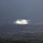 Foro del 17 de abril de 2024 de un ataque lanzado desde el sur del  Líbano contra una ciudad fronteriza israelí. EFE/EPA/ATEF SAFADI