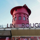 Fachada del Moulin Rouge sin sus aspas.