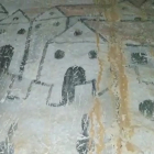 Pintura de Jerusalén tras el retablo rococó del Santo Cristo, fotografiada por un hueco en la madera.