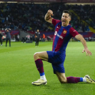 El delantero polaco del FC Barcelona, Robert Lewandowski, celebra uno de sus goles.