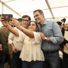 El presidente del Gobierno, Pedro Sánchez, ha irrumpido por sorpresa este miércoles en la Feria de Abril de Barcelona.