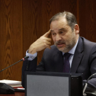 El exministro y ex secretario de Organización del PSOE José Luis Ábalos comparece este lunes ante la comisión de investigación del caso Koldo del Senado. EFE/ Zipi Aragon