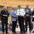 Momento del reconocimiento a los premiados de la feria «Saborea Boñar». CAMPOS