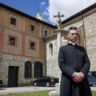 El portavoz de las religiosas Clarisas del Monasterio de Belorado (Burgos), José Ceacero realiza declaraciones a la prensa. Las religiosas Clarisas del Monasterio de Belorado (Burgos).