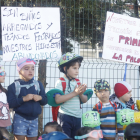 La Ampa ha organizado esta protesta para conseguir que el Ayuntamiento de León y la Consejería de Educación tomen una decisión urgente ante el mal estado de las instalaciones.