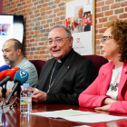 El obispo de León, Luis de las Heras, y la directora de Cáritas, Aurora Baza, presentan la memoria de actividades 2023 de Cáritas Diocesana de León