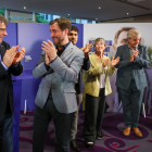 El líder de Junts, Carles Puigdemont, con el candidato Toni Comín este sábado en Bruselas. EFE/EPA/OLIVIER HOSLET