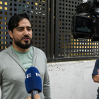 El número 1 de Se acabó la fiesta, Alvise Pérez, atiende a EFE tras ejercer su derecho al voto para las elecciones al Parlamento Europeo en un colegio electoral de Sevilla. EFE/Raúl Caro