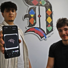 Yeray Maarar y Daniel Sánchez muestran el logo de su aplicación, MyMind.