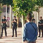 La Guardia Civil vigila la concentración vecinal en Villaquilambre.
