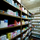 Imagen de archivo de una vista general de medicamentos en una farmacia de Ciudad de México (México). EFE/José Méndez