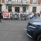 Protesta de los vecinos frente a la Subdelegación del Gobierno en León