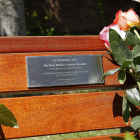 Imagen de archivo de la placa conmemorativa en el lugar aproximado en el que fue secuestrado el empresario Publio Cordón el 27 de junio de 1995. EFE/Javier Belver