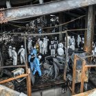 Un equipo conjunto de investigación de bomberos, policía y funcionarios inició una investigación sobre el terreno de la causa del devastador incendio en una planta de baterías de litio en Hwaseong, al sur de Seúl, Corea del Sur, el 25 de junio de 2024. EFE/EPA/YONHAP / POOL SOUTH KOREA OUT