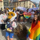 El desfile lúdico por las calles de León, este viernes.