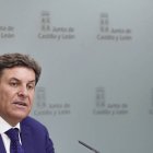 El consejero de Economía y Hacienda y portavoz, Carlos Fernández Carriedo, comparece en rueda de prensa posterior al Consejo de Gobierno de la Junta de Castilla y León.