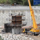 Las obras de construcción del nuevo viaducto, que se espera que reabra a finales de año.