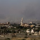 El humo se eleva mientras el Ejército israelí continúa su operación en la ciudad de Gaza, el 11 de julio de 2024 (publicado el 12 de julio de 2024). EFE/EPA/MOHAMMED SABER