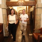 La concejala Lidia Coca y el edil Iván Alonso, este viernes en el consistorio de Ponferrada antes de dar a conocer la situación de las ayudas.