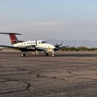 Fotografía donde se observa el avión privado en el que fueron transportados Ismael 'el Mayo' Zambada y Joaquín Guzmán López, en un aeropuerto privado, este 25 de julio de 2024 en Santa Teresa, Nuevo México (Estados Unidos). EFE/ César Contreras