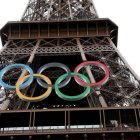 Los aros olímpicos en la Torre Eiffel