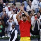 El tenista español Carlos Alcaraz durante su partido ante el libanés Hady Habib, correspondiente a la primera ronda individual masculino de tenis de los Juegos Olímpicos de París 2024 este sábado en París. EFE/ Juanjo Martín