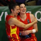 Alba Torrens (L) y Megan Gustafson. EFE/EPA/Zsombor Toth/Archivo