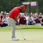 Jon Rahm no pasa de la quinta posición en París.