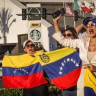 Venezolanos participan de una manifestación tras las elecciones presidenciales del domingo en las que el Consejo Nacional Electoral (CNE) dio como ganador a Nicolás Maduro, el 2 de agosto de 2024, en la ciudad de Tijuana, estado de Baja California (México). EFE/Joebeth Terríquez