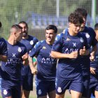 La Cultural entrena antes del partido frente al Burgos CF.