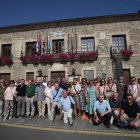 Imagen de familia del grupo de relojeros que se dieron cita en Villafranca.