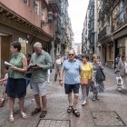 Varios turistas visitan el Casco Viejo, este lunes en Bilbao EFE/Javier Zorrilla