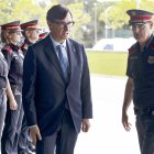 El presidente de la Generalitat, Salvador Illa, durante su primera visita oficial a la sede central de los Mossos d'Esquadra. EFE/Quique Garcia