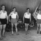 Frumencio, Felipe, Patricio y Cayo de Celis durante un corro de lucha leonesa de la época.