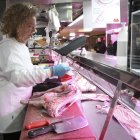 Imagen de archivo de un puesto de alimentación en un mercado de abastos. EFE/Mariam A. Montesinos