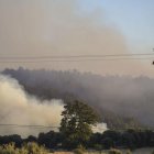 Medios aéreos luchan contra el incendio forestal en Trabazos (Zamora). EFE/Mariam A. Montesinos