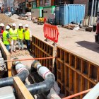 Visita del consejero Suárez Quiñones a la canalización de la red de calor de Ponferrada.