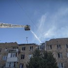 Equipos de rescate trabajan en el lugar donde cayó un proyectil ruso este lunes. Alrededor de las 8:30 de la mañana, un proyectil alcanzó un edificio de apartamentos en una de las avenidas de la ciudad de Lutsk. EFE/ Servicio Estatal De Emergencias De Ucrania Lutsk SOLO USO EDITORIAL/SOLO DISPONIBLE PARA ILUSTRAR LA NOTICIA QUE ACOMPAÑA (CRÉDITO OBLIGATORIO)