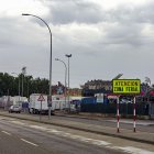 Vista de un cartel que anuncia la proximidad del recinto ferial de Palencia. La Policía Nacional ha detenido al conductor de un turismo que atropelló a tres personas en el recinto ferial de Palencia durante un altercado en el que él y otro hombre resultaron heridos de bala.  EFE/Jorge López