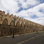 Muralla en el espacio en la calle Prado de los Judíos.