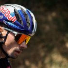 El esloveno  Primoz Roglic, del equipo Red Bull-Bora-Hansgrohe compite en la decimotercera etapa de la Vuelta ciclista a España que se disputa este viernes sobre 176 kilómetros entre Lugo y el Puerto de Ancares. EFE/Javier Lizón