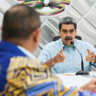 Fotografía cedida por prensa Miraflores del presidente de Venezuela, Nicolás Maduro, durante una reunión en el puesto de comando en Miraflores, este viernes en Caracas (Venezuela). EFE/ Zurimar Campos / Prensa Miraflores