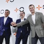 El consejero delegado de Orange-MásMóvil, Meinrad Spenger (d), el director general de operaciones, Germán López (i), y el director financiero, Ludovic Pech (c), durante la presentación el pasado abril de Masorange (+O), empresa de telecomunicaciones que nació de la fusión de Orange y MásMóvil. EFE/ Rodrigo Jiménez