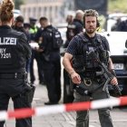 Agentes de policía aseguran el área después de un tiroteo cerca del edificio del Centro de Documentación NS para la Historia del Nacionalsocialismo en Munich, Alemania, el 5 de septiembre de 2024. EFE/EPA/ANNA SZILAGYI