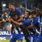 Los jugadores de la Deportiva celebran el gol de la victoria ante el Unionistas.