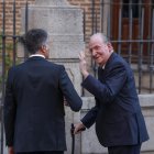 El rey emérito Juan Carlos a su llegada al funeral de Juan Gómez-Acebo que se celebra hoy Domingo en la Iglesia Catedral de las Fuerzas Armadas, en Madrid. EFE / Juanjo Martín.