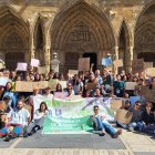 Concentración de jóvenes de la Lcoy 2024 en la Catedral.